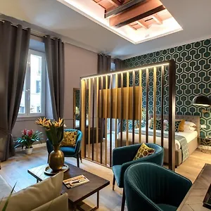 Tree Charme Parliament Boutique מלון