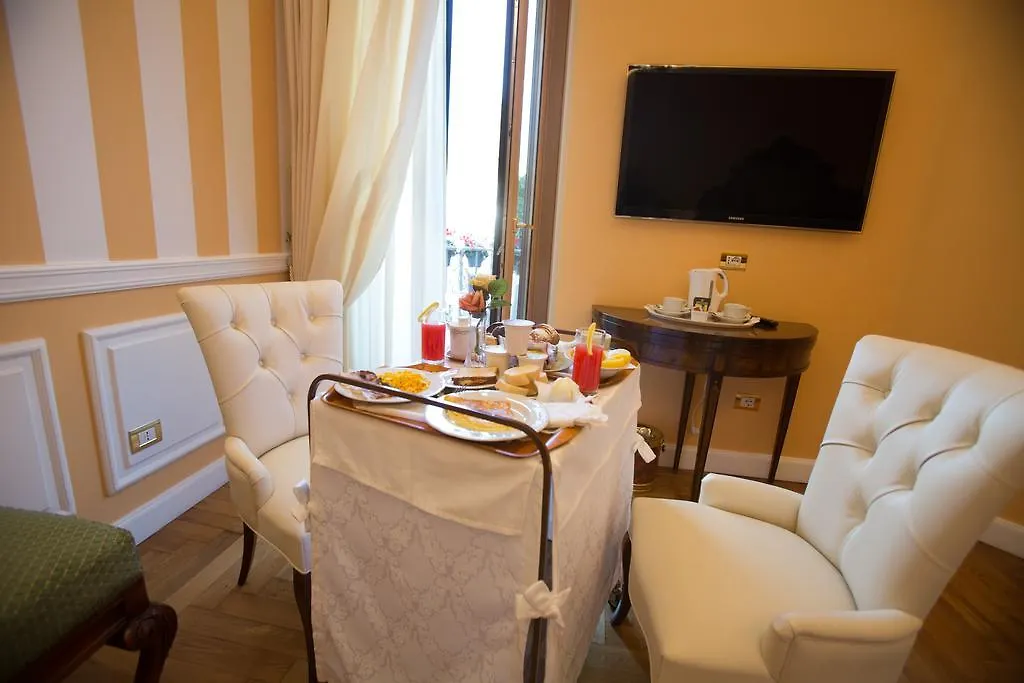**** מלון רומא Royal Suite Trinita Dei Monti איטליה