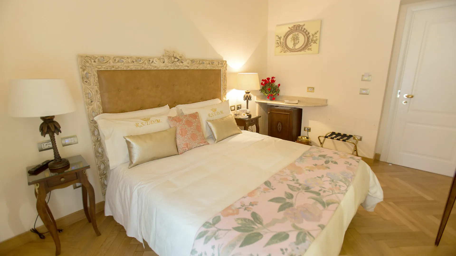 **** מלון רומא Royal Suite Trinita Dei Monti איטליה