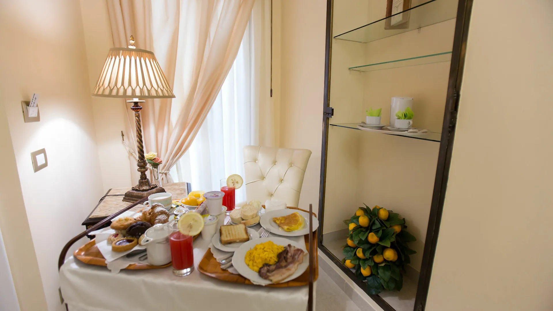 רומא Royal Suite Trinita Dei Monti 4*,